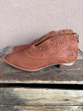 Antelope Lena Ankle Bootie